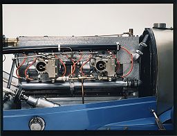 ブガッティの直列8気筒エンジン